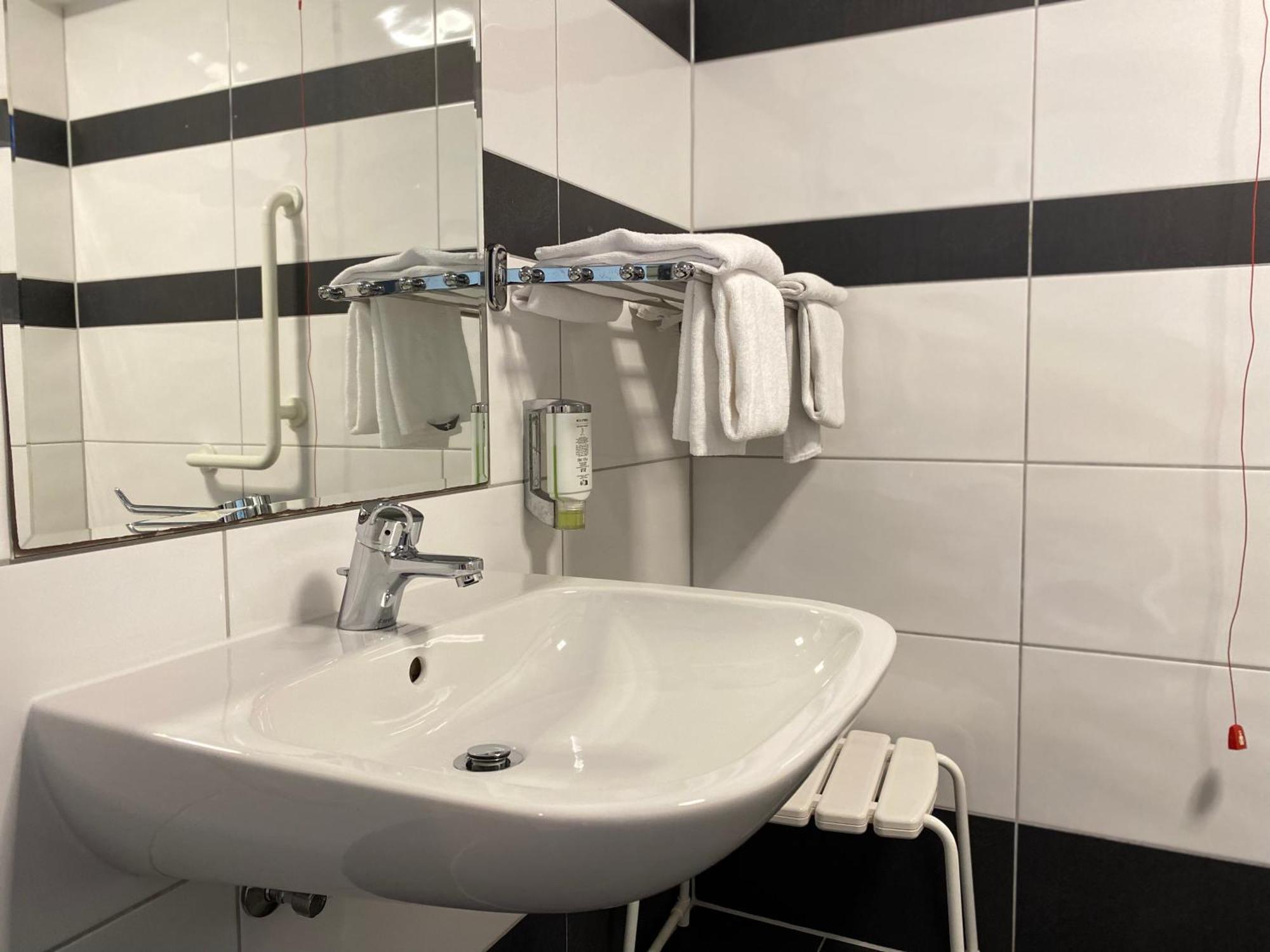 Design & Budget Hotel Wien Schoenbrunn Exterior photo