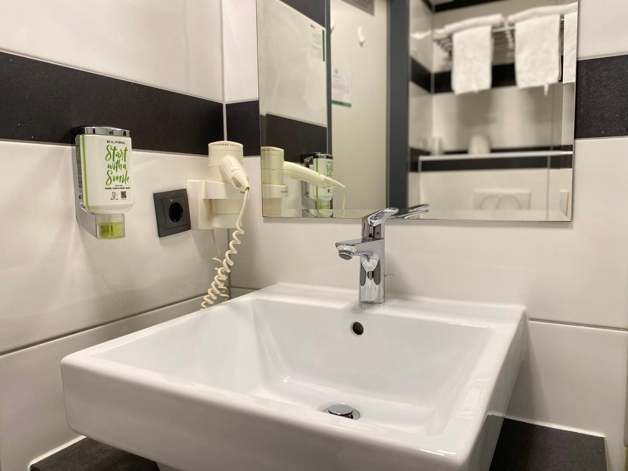 Design & Budget Hotel Wien Schoenbrunn Exterior photo